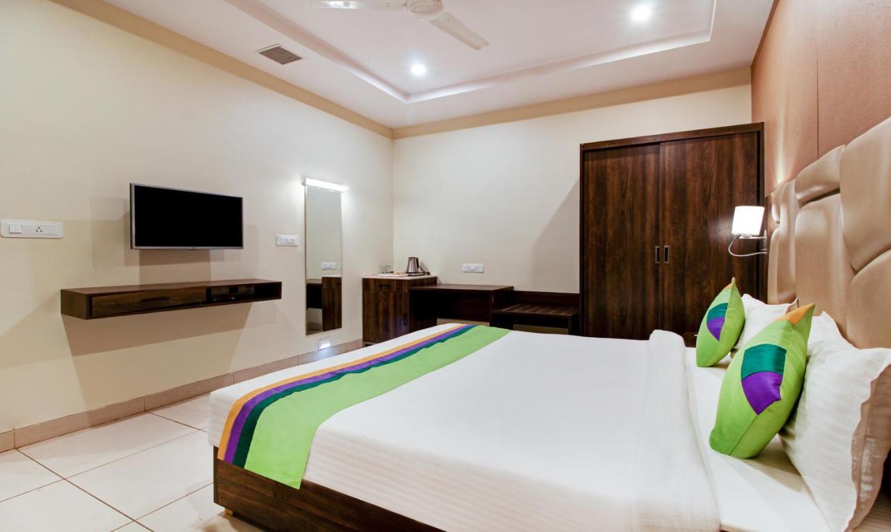 Hôtel Treebo Trend Sindhura Grand à Haïdarabad Extérieur photo
